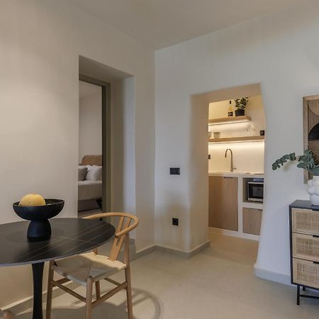 Morfes Luxury Suites By Caldera Houses 피로스테파니 외부 사진