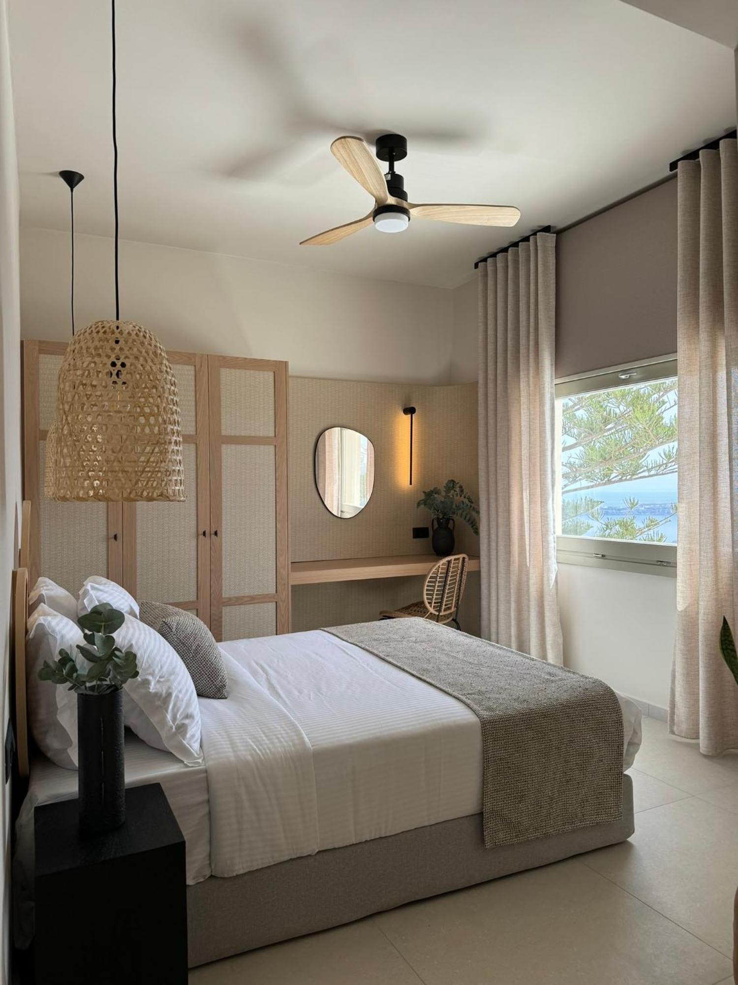 Morfes Luxury Suites By Caldera Houses 피로스테파니 외부 사진