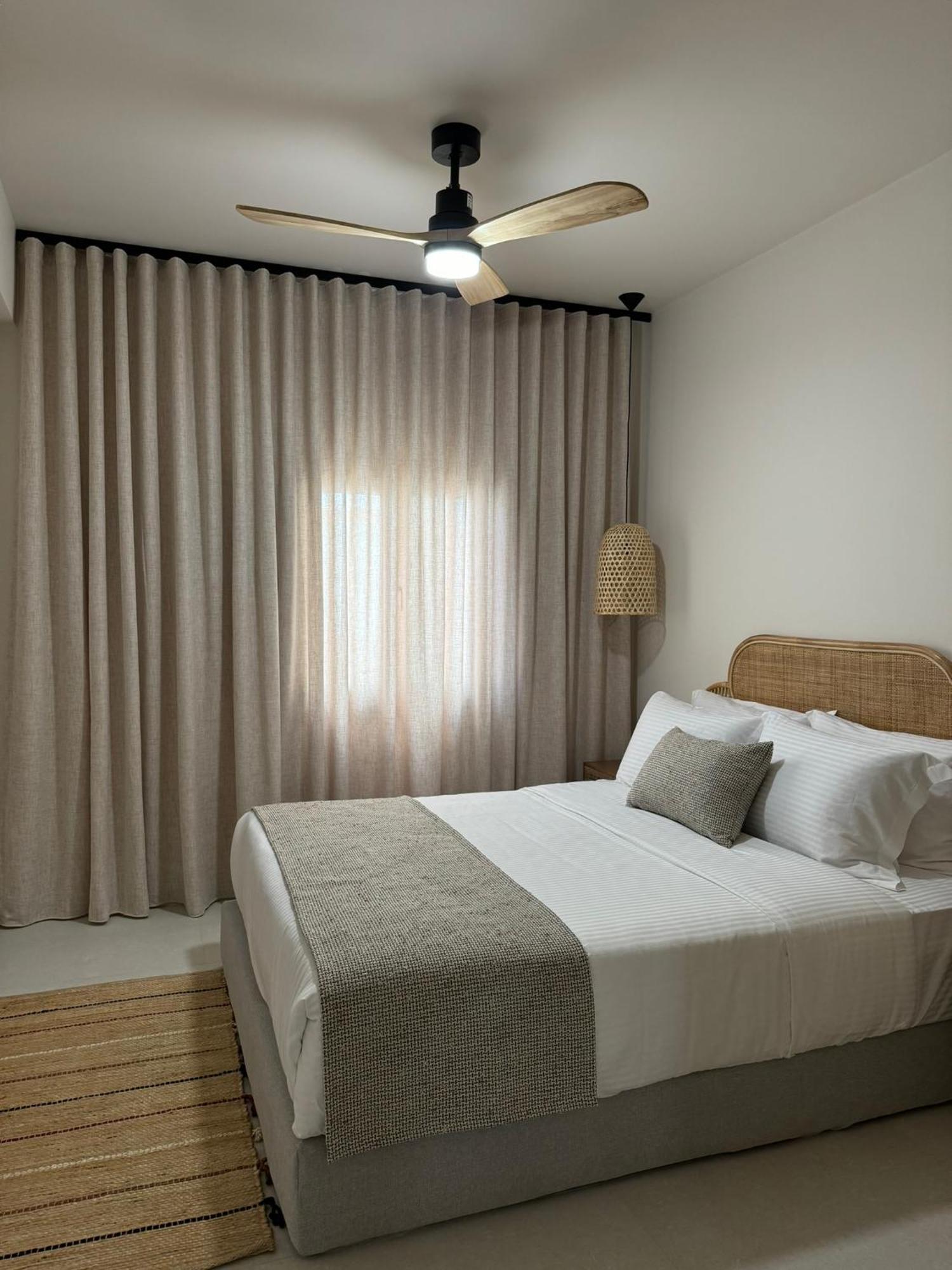 Morfes Luxury Suites By Caldera Houses 피로스테파니 외부 사진