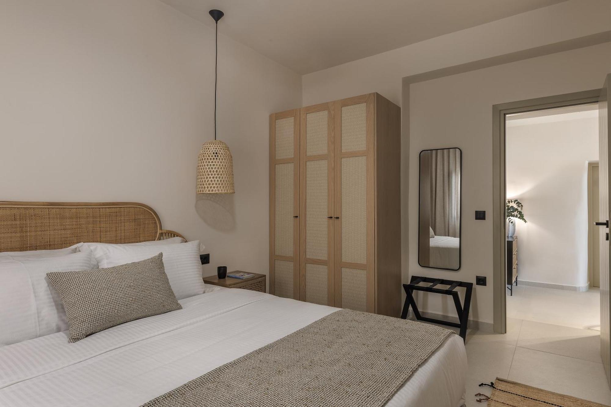 Morfes Luxury Suites By Caldera Houses 피로스테파니 외부 사진