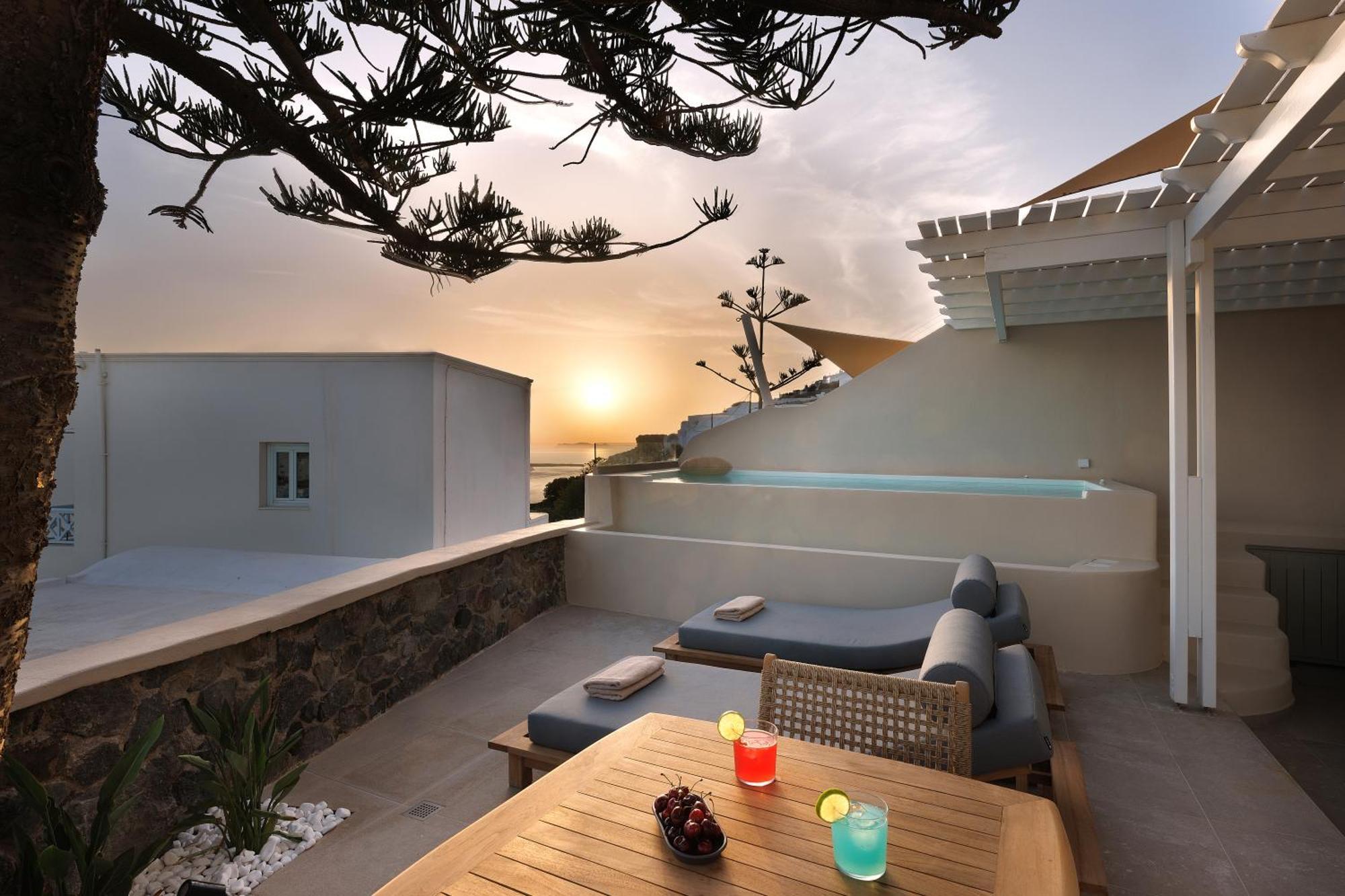 Morfes Luxury Suites By Caldera Houses 피로스테파니 외부 사진